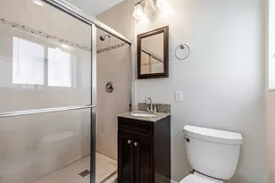 1777 NE 46th St, Oakland Park, FL 33334 - Photo 25