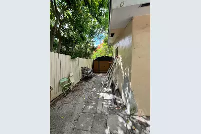 4730 NE 2nd Avenue NE, Deerfield Beach, FL 33064 - Photo 9