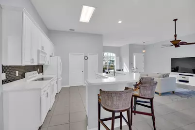 240 SW Champagne Ct Court SW, Vero Beach, FL 32968 - Photo 9