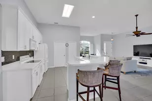 240 SW Champagne Ct Ct SW, Vero Beach, FL 32968 - Photo 9