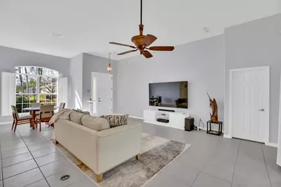 240 SW Champagne Ct Court SW, Vero Beach, FL 32968 - Photo 5