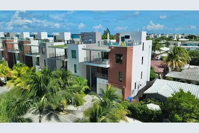 348 Balboa Street, Hollywood, FL 33019 - Photo 7