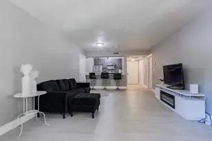 8100 Geneva Ct, Doral, FL 33166 - Photo 7