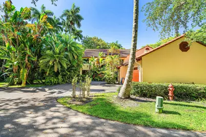 16 Via Lago, Boynton Beach, FL 33435 - Photo 3