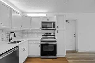 1113 Green Pine Blvd, West Palm Beach, FL 33409 - Photo 7