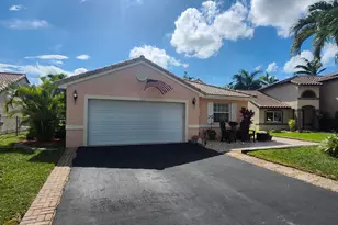 120 NW 189th Ave NW, Pembroke Pines, FL 33029 - Photo 1