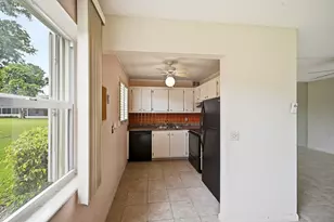 132 Cambridge F, West Palm Beach, FL 33417 - Photo 9