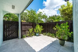 22300 Pineapple Walk Dr, Boca Raton, FL 33433 - Photo 5
