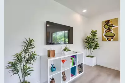 124 SW 2nd Street, Hallandale Beach, FL 33009 - Photo 21
