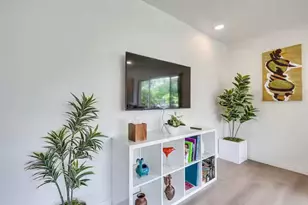 124 SW 2nd Ave, Hallandale Beach, FL 33009 - Photo 21