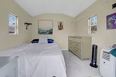 981 SW McComkle Avenue, Port Saint Lucie, FL 34953 - Photo 9
