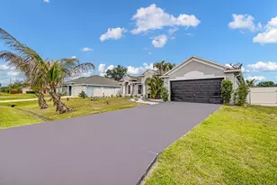 981 SW McComkle Ave, Port Saint Lucie, FL 34953 - Photo 5