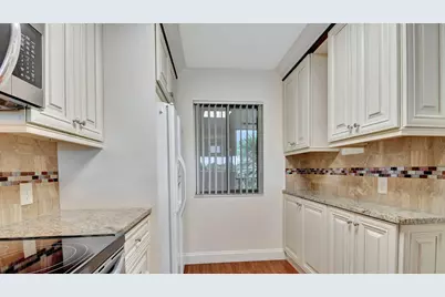 4539 Luxemburg Court #304, Lake Worth, FL 33467 - Photo 5