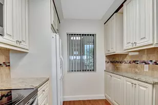 4539 Luxemburg Ct, Lake Worth, FL 33467 - Photo 5