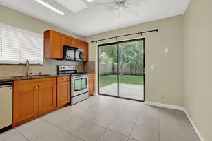 5864 Strawberry Lakes Cir, Lake Worth, FL 33463 - Photo 9