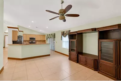 1059 Fairfax Circle W, Boynton Beach, FL 33436 - Photo 11