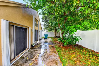 1059 Fairfax Circle W, Boynton Beach, FL 33436 - Photo 23