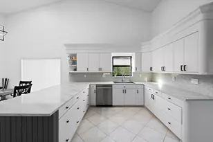 8505 NW 77th St, Tamarac, FL 33321 - Photo 15