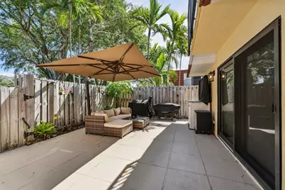 730 NW 99th Circle, Plantation, FL 33324 - Photo 5