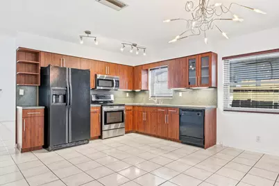 735 NE 34th Court, Oakland Park, FL 33334 - Photo 9