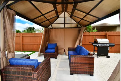 813 SW 3rd Court, Delray Beach, FL 33444 - Photo 9