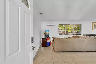 700 SW 5th Ct, Hallandale Beach, FL 33009 - Photo 5