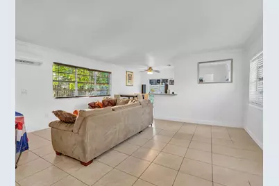 700 SW 5th Court, Hallandale Beach, FL 33009 - Photo 7