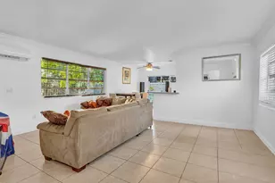700 SW 5th Ct, Hallandale Beach, FL 33009 - Photo 7