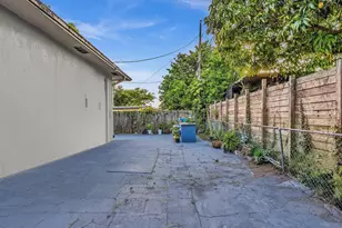 700 SW 5th Ct, Hallandale Beach, FL 33009 - Photo 31