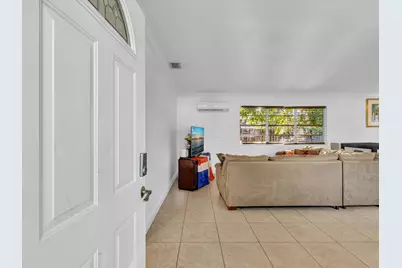 700 SW 5th Court, Hallandale Beach, FL 33009 - Photo 5