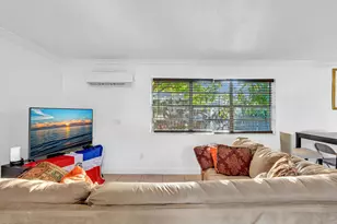 700 SW 5th Ct, Hallandale Beach, FL 33009 - Photo 11