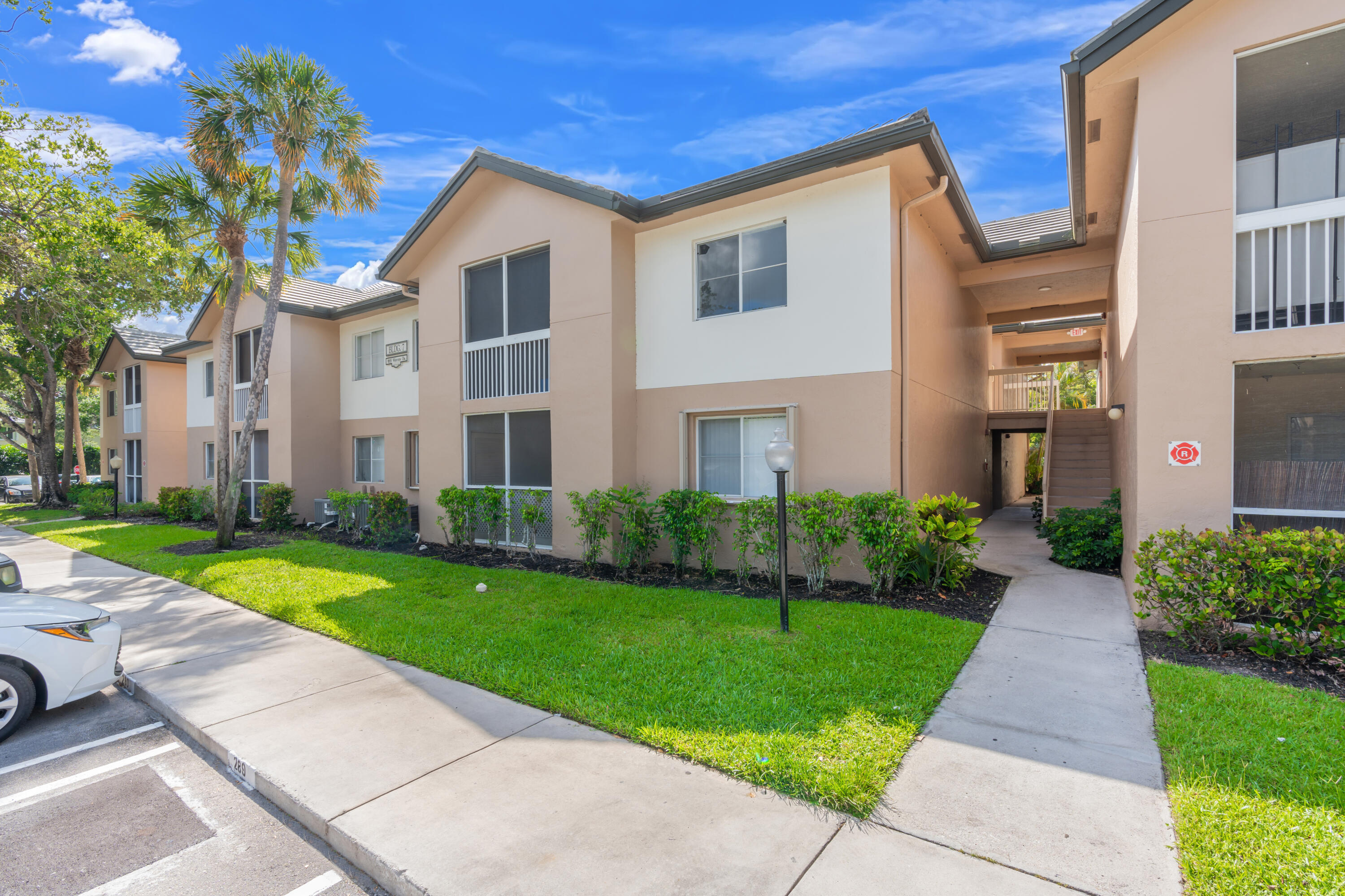 9855 Westview Dr #714 main architectural view