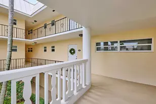 12 Colonial Club Dr, Boynton Beach, FL 33435 - Photo 3