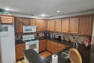 11453 Lakeview Dr, Coral Springs, FL 33071 - Photo 15