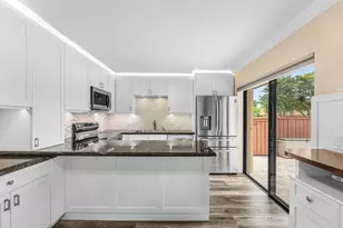2818 Waterford Dr N, Deerfield Beach, FL 33442 - Photo 9