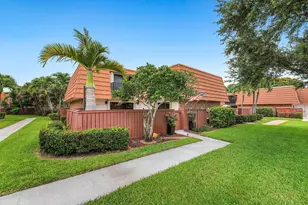 2818 Waterford Dr N, Deerfield Beach, FL 33442 - Photo 3