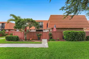 2818 Waterford Dr N, Deerfield Beach, FL 33442 - Photo 1