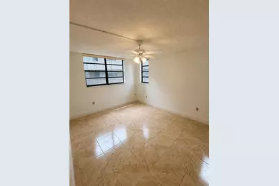 1000 Colony Point Circle #315, Pembroke Pines, FL 33026 - Photo 3