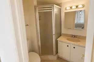 1000 Colony Point Cir, Pembroke Pines, FL 33026 - Photo 5