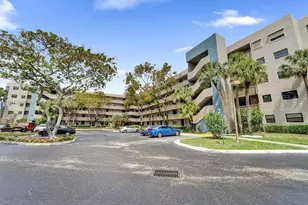 1000 Colony Point Cir, Pembroke Pines, FL 33026 - Photo 3