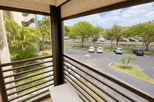 1000 Colony Point Cir, Pembroke Pines, FL 33026 - Photo 9