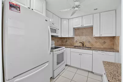 200 Normandy E #200, Delray Beach, FL 33484 - Photo 5