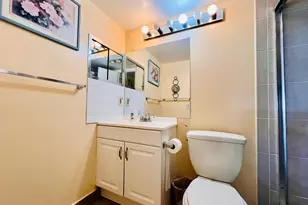 142 Cambridge F, West Palm Beach, FL 33417 - Photo 9