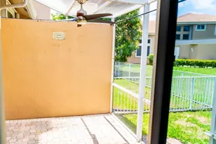 1102 SW 158th Ave, Pembroke Pines, FL 33027 - Photo 25