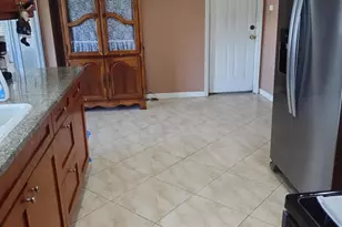 6810 NW 75th St, Tamarac, FL 33321 - Photo 9