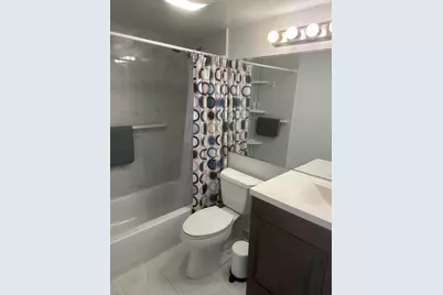 8960 S Hollybrook #301, Pembroke Pines, FL 33025 - Photo 9
