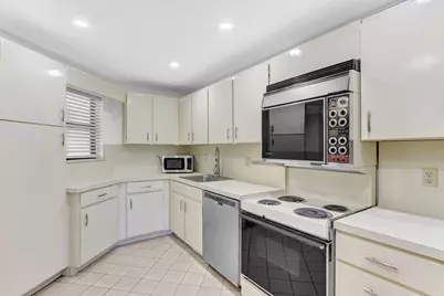 5800 Camino Del Sol #Apt 103, Boca Raton, FL 33433 - Photo 9