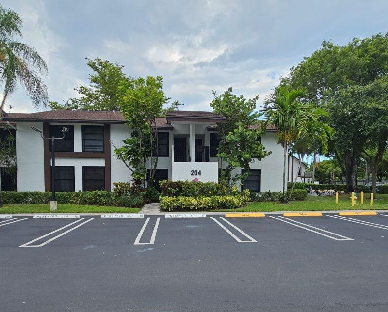 204 Lake Pointe Dr #107