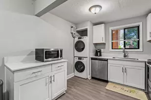 6900 SW 39th St, Davie, FL 33314 - Photo 9