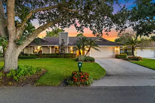 10 Bentwood Rd, Palm Beach Gardens, FL 33418 - Photo 1